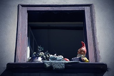 被绑在刑具上榨精失禁：悬疑城堡刑具谜题，智慧解救惊悚逃脱之旅-1