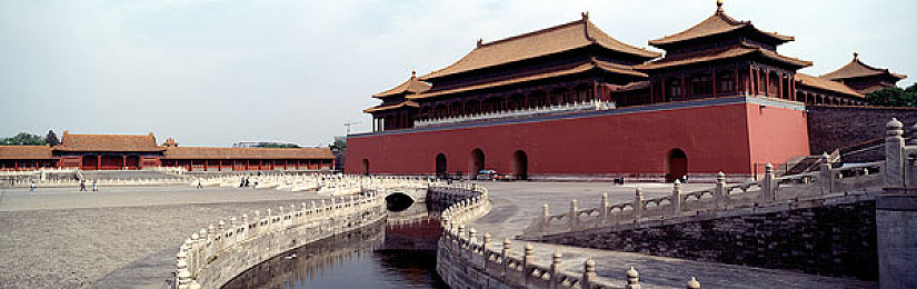 前锋与击球手下载安装：足坛激情一触即发：揭秘热门足球游戏下载安装全攻略，畅享虚拟绿茵场