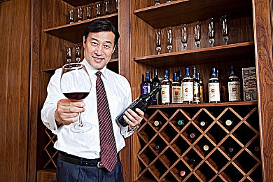 90大但人文艺术：《古剑奇谭》：古典神话与现代交融，探索人文艺术魅力之旅