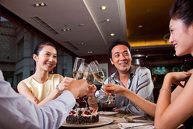 他掀开裙子舌头伸进去添：禁忌瞬间解码：揭开人性深渊的惊悚真相-4