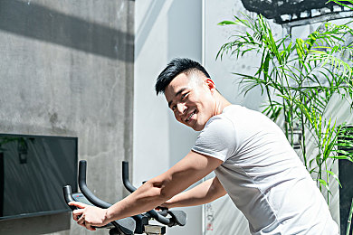 体育生白袜出精 网站：运动青春瞬间，揭秘真实体坛风采-5