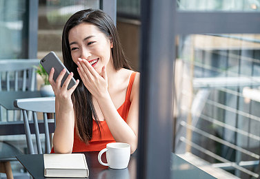 男生和女生一起拆拆很痛的APP：解密科技魅力，畅游痛点世界-2