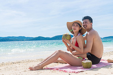 六月丁香婷：时尚新纪元，色彩编织梦想