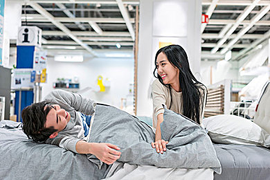 雷电将军乳液狂飙vx免费进入：“美肌奇遇记：探索神秘乳液，肌肤蜕变之旅”-1