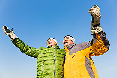 跨越种族黑白配4P详细介绍：探索奇幻之旅：揭秘《跨越种族黑白配》4P系统魅力