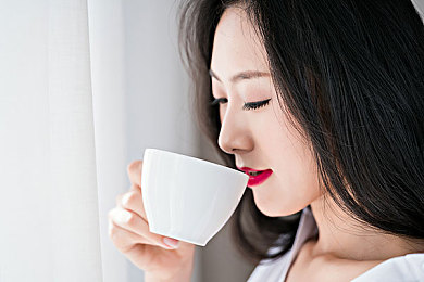 王者女英雄固定手脚痒刑文章：《王者荣耀》揭秘：神秘刑罚“固定手脚痒刑”挑战女英雄勇气与智慧