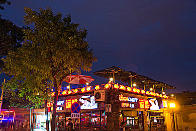 深夜福利：深夜惊喜大放送，畅游游戏世界任我行