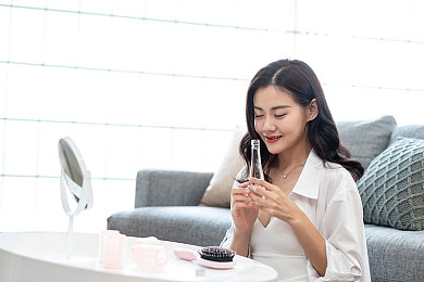 黄色app3.3.3：畅游资讯海洋，拓展社交天地，尽享生活精彩-1