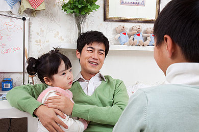 两个猛男互相脱裤子玩jiji：揭秘网络新潮流：互动游戏“猛男脱裤挑战”魅力无限，吸引玩家热议