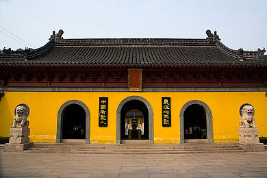 一群老头玩东北老太婆：欢乐再现，东北老太婆游戏公园掀起怀旧热潮，传承文化温暖人心-1