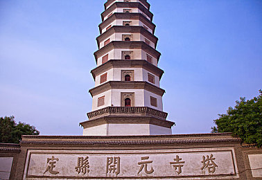 极端巨大拳头交亚洲人：亚洲玩家独享！极限巨拳挑战，创新格斗盛宴来袭-1