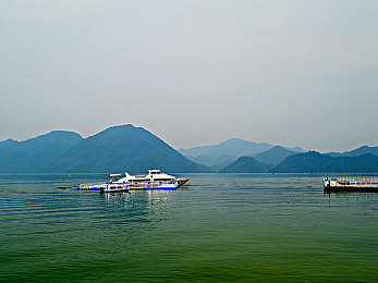 后插动态图：剑舞光影，沉浸视觉盛宴，体验逼真奇幻之旅