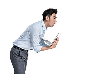 一男一女在床上打扑克的软件：床战扑克潮涌年轻圈，趣味互动引争议与关注-2