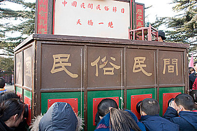 生物繁殖课老师拿自己举例子：蝴蝶追逐奇遇记：高校生物课创新教学引热议-2