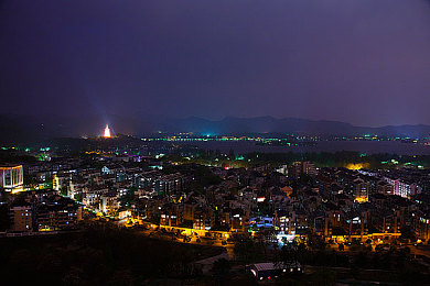 夜间黄色软件：网络夜幕下的暗流涌动：揭秘色情软件的潜规则与治理之道-1