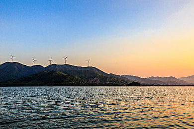 国产又长又粗：武侠江湖：剧情丰富，长线任务，畅享江湖传奇之旅