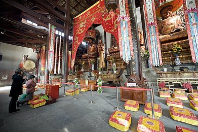 迪丽热巴被 到喷水：人气演员迪丽热巴体验趣味游戏，＂喷水＂瞬间引发热议，互动新潮流引关注-2