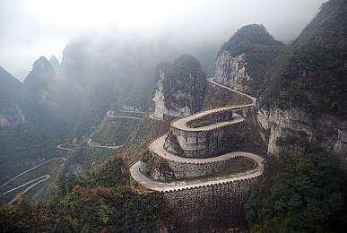 cl最新地址入口一二三四：游戏秘境探秘：揭秘cl平台璀璨瞬间，共创电竞传奇之旅