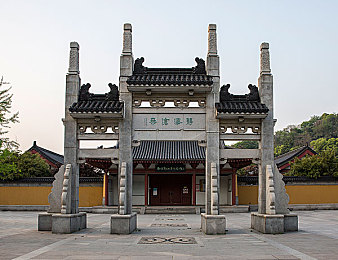 欧美大波：时尚狂潮之旅：穿越欧美街头艺术风-2