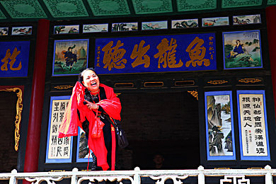 女生裸光动漫软件：揭秘独特视角：动漫软件引领奇幻世界探索之旅-2