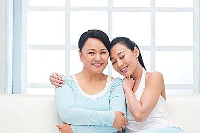 青少年 自由 摘花 娇小：公园摘花引热议：年轻自由心，道德责任重-2