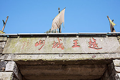美女脱内衣内裤软件：诱惑游戏：揭秘隐私，挑战道德极限-4