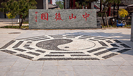 日产mv和欧美mv的外观对比：东方韵律VS西方节奏：解码日产与欧美MV视觉风格的跨文化碰撞-3