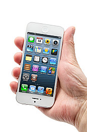男女生打扑克APP：社交新宠：扑克游戏APP走红，年轻用户疯狂追捧，家长关注监管-2