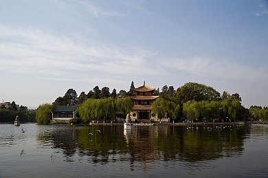 两人在床上剧烈运动，打扑克网址：床上娱乐新潮流：揭秘“床上扑克”挑战智力与协作的趣味游戏-4