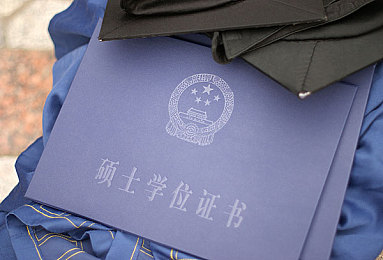 一个人在线看的www：奇幻之旅：探索《独享奇迹》，解锁游戏独享乐趣与团队协作之谜-4