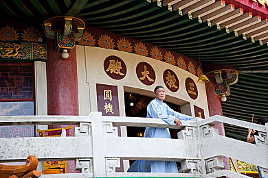 白裤袜校花 扒腿让我：校园潮人秀：裤袜时尚，魅力无限引领风潮