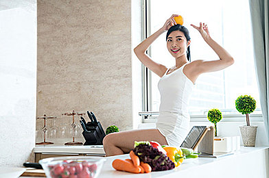 免费看成年在床上打扑克的app：揭秘：涉嫌违法违规的“床上扑克”APP引发社会热议，监管刻不容缓-2