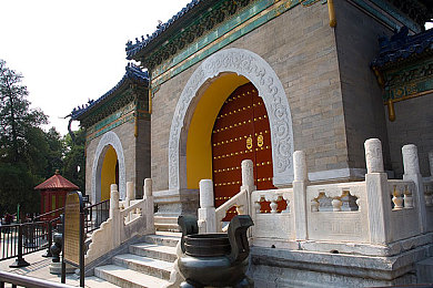 黄色免费成人软件大全：揭秘网络暗流：免费成人软件泛滥成灾，青少年身心健康谁来守护？-4