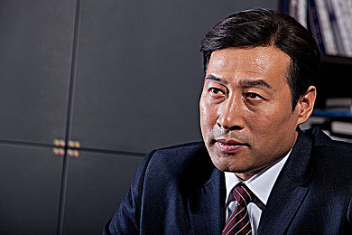 曰本人做爰大片免费观看软件特点：免费观看成人内容引争议，曰本软件引发行业规范加强讨论
