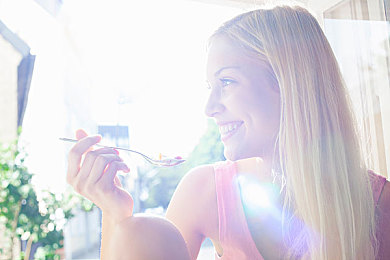 女生脱光所有的衣服软件：探索虚拟时尚新潮流：揭秘趣味“脱衣”软件，打造个性化时尚形象体验-2