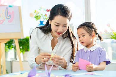 张婉莹的暑期作业1080p外网：中学生创新作业引发热议：网络资源1080p分享探讨家庭网络素养教育-4