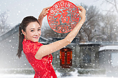 乌克兰 摘花 娇小自由：乌克兰摘花风情：节日浪漫中探寻民族自由精神-4