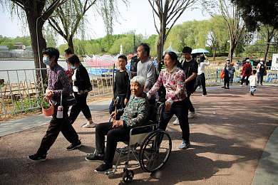 班花趴下让我 了一节课视频：“校园奇遇，快乐瞬间，视频记录永恒回忆”-3