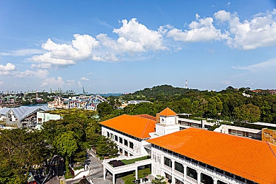 公车上拨开她湿润的内裤：都市迷踪：列车之谜，解密悬疑内裤湿透疑云-3