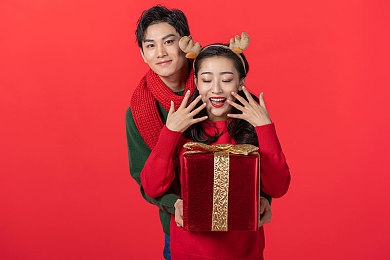 男女视频免费：探索虚拟社交新境界：《映像世界》凭借独特互动吸引玩家瞩目-2
