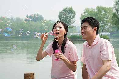 闺蜜帮我双腿打开自慰：闺蜜助力，心灵解密：女性心理健康新篇章-5