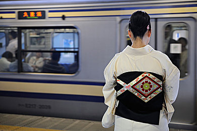 第一次玩直男军人：直男军人角色走红，全新游戏体验引发玩家热议-4