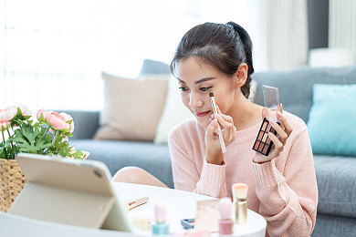 成人APP导航：网络暗流涌动：成人APP导航争议背后，社会监管亟待加强-3