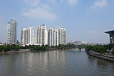 东北富婆享受裸体按摩：奢华会所丑闻：道德沦丧，社会反思之旅-4