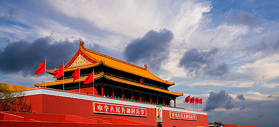 操白丝老师：互联网教育新风尚：颠覆传统，幽默风趣“操白丝老师”走红网络-3