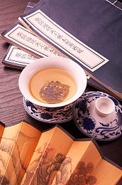巨茎黑人大战范冰和刘涛：“直播风波引热议：范冰刘涛勇敢捍卫正义，网络暴力事件引发社会深思”-1